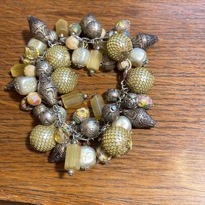 Bracelet & clip on earrings set.